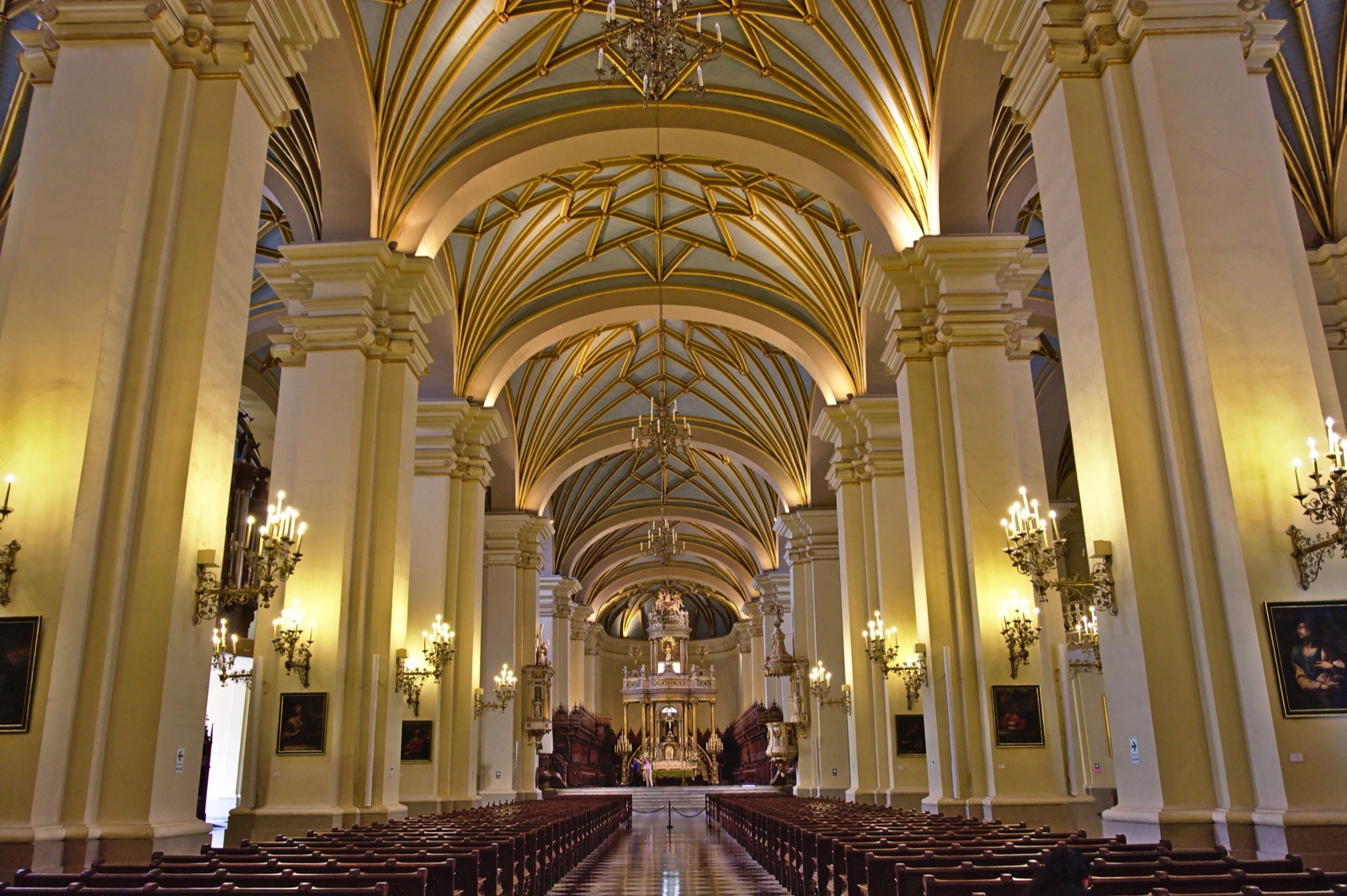 The nave of Lima Cathedral with its side chapels and vaulted ceiling.