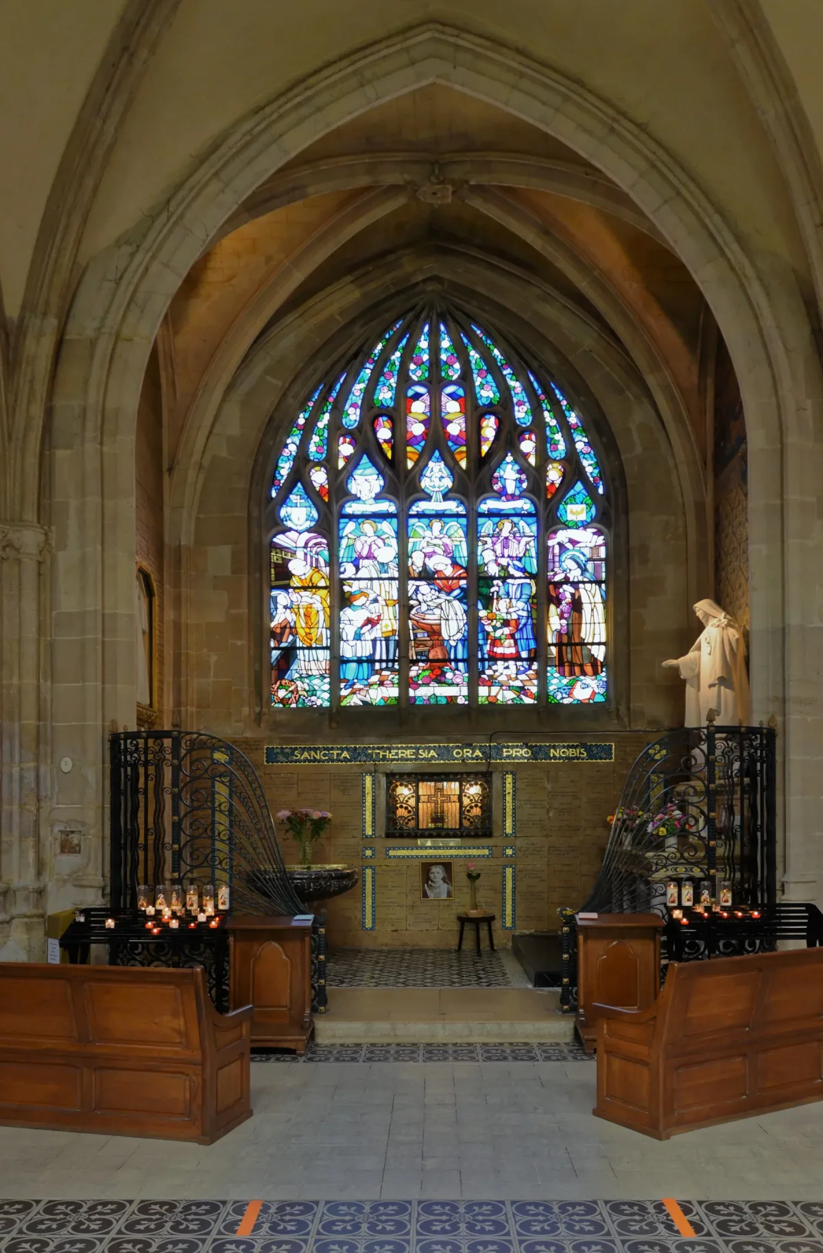 The baptismal chapel of the Basilica of Notre-Dame in Alençon.