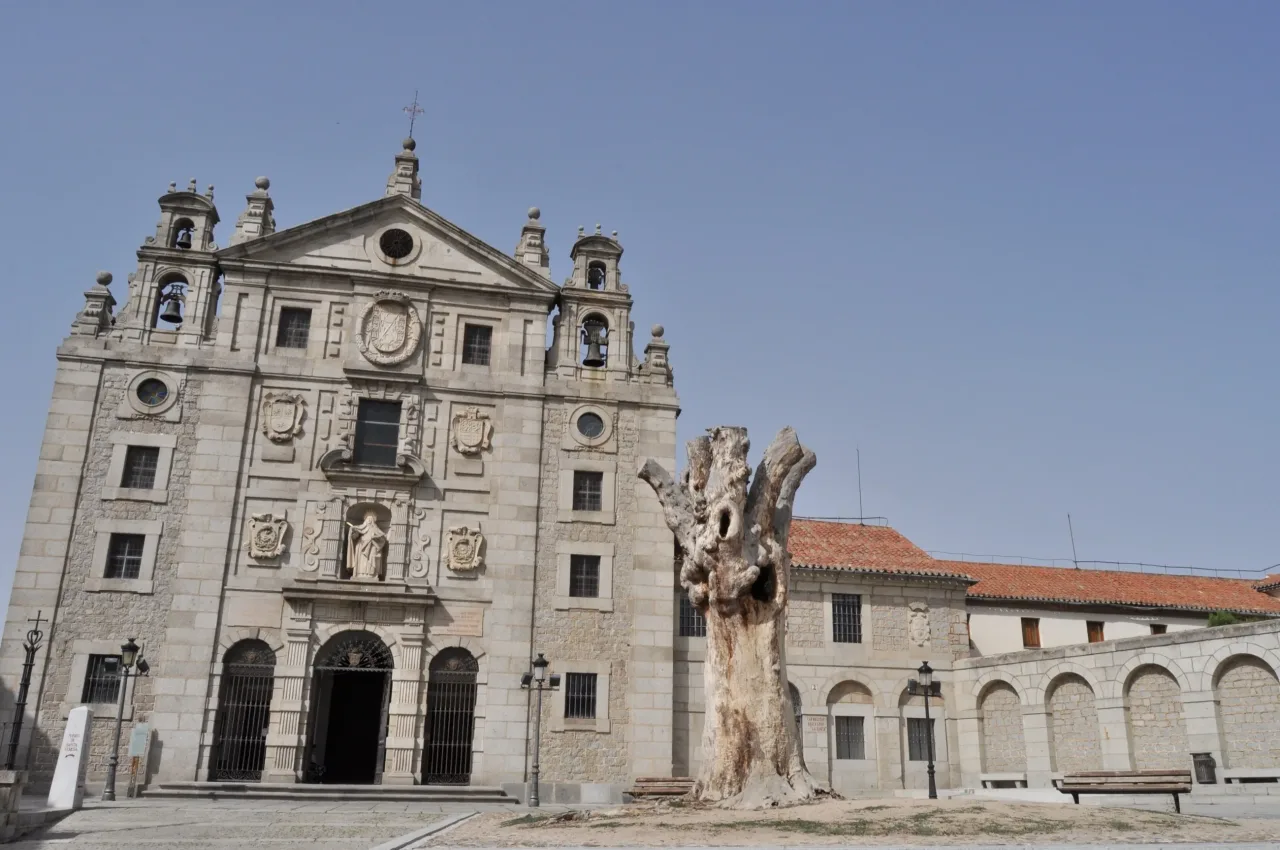 The Baroque west front of the church and convent of Saint Teresa in Avila, with the statue of the saint above its central door.