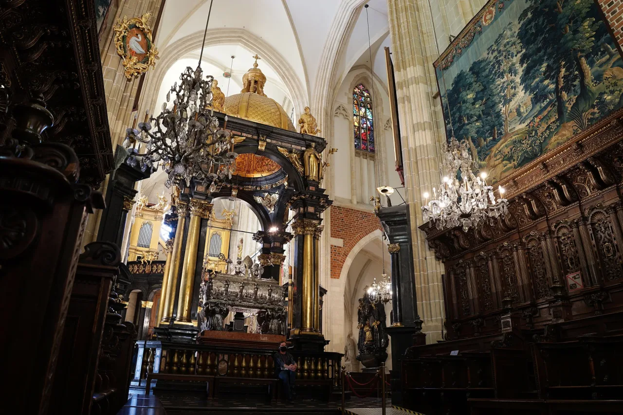 The baroque canopy over the confession of St. Stanislaus at the center of the nave of Wawel Cathedral, with the silver reliquary coffin beneath it.