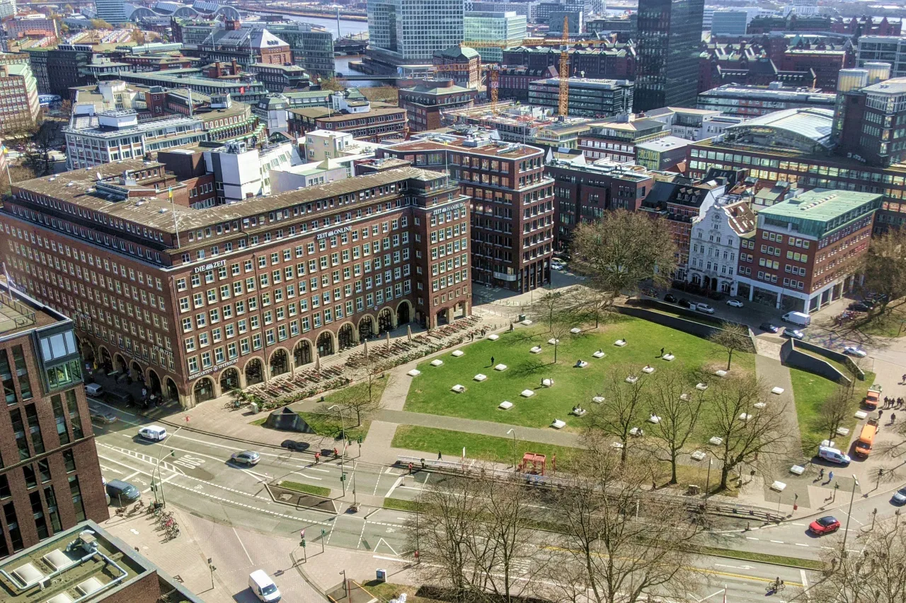 Hammaburg-Platz seen from St. Petri, with white blocks marking the lost cathedral footprint.